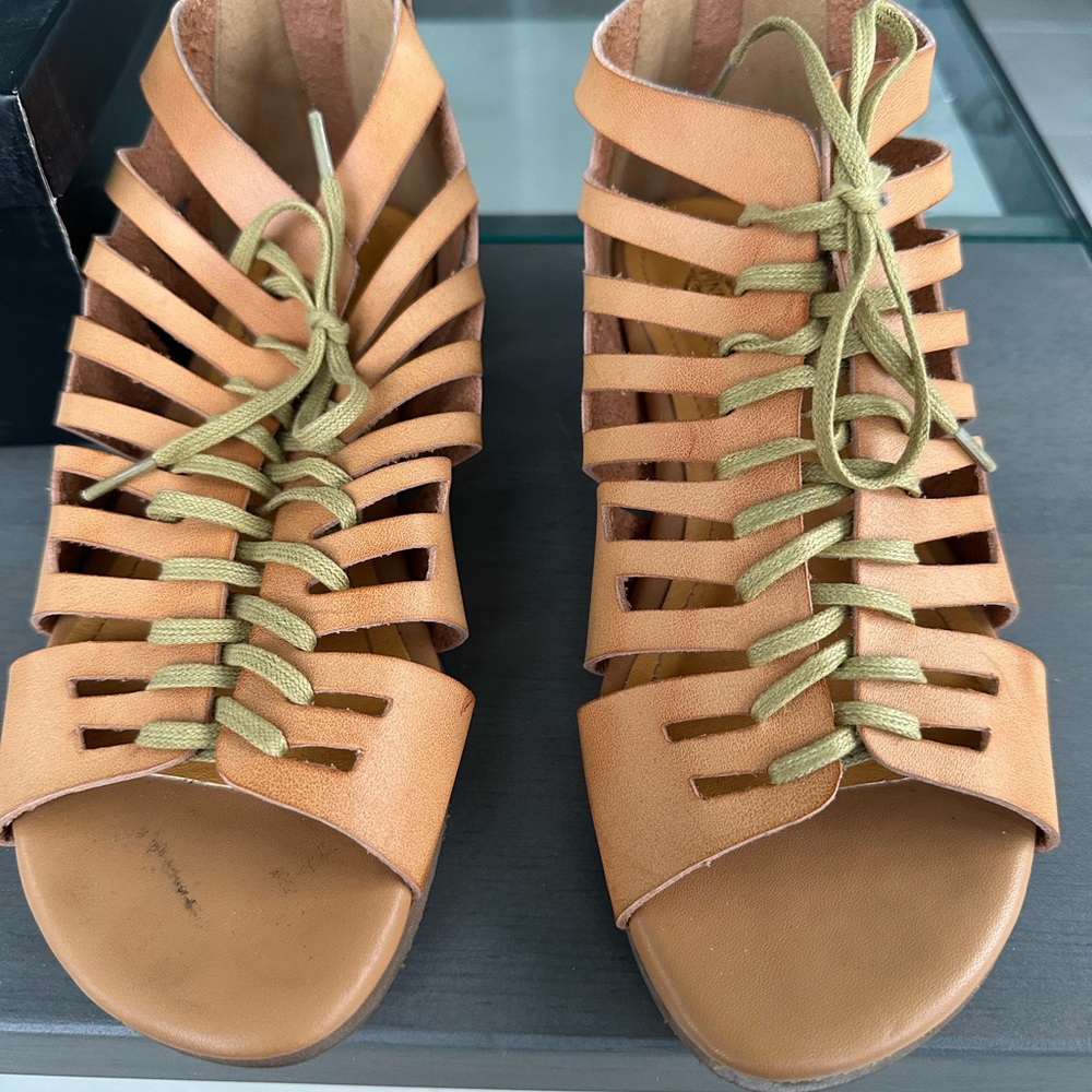 Women's Tan Strappy Sandals